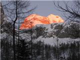 Rjavec in M. Triglav v jutranjem soncu