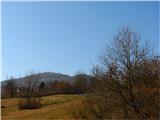 Planina z razglednim stolpom od daleč