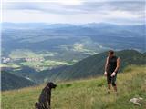 Hudičev boršt na Zaplati-1328 m.n.v. Priprava padalskega zaletišča, pomočnik pes