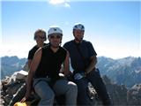 Cima Emilia (2369 m) Fabio je bil presrečen po vzponu na vrh, malo ga je skrbel sestop
