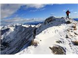 Monte Crostis 2250 na smučeh z vrha, snega zelo malo