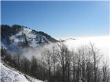 Pogled na Pod skalco na poti od Mrzlice na Kal