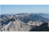 Vrh nad Peski, v ozadju Spodnje Bohinjske gore