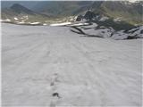 Hochkreuz 2709m (Avstrija) Snežišče, pogled navzdol.