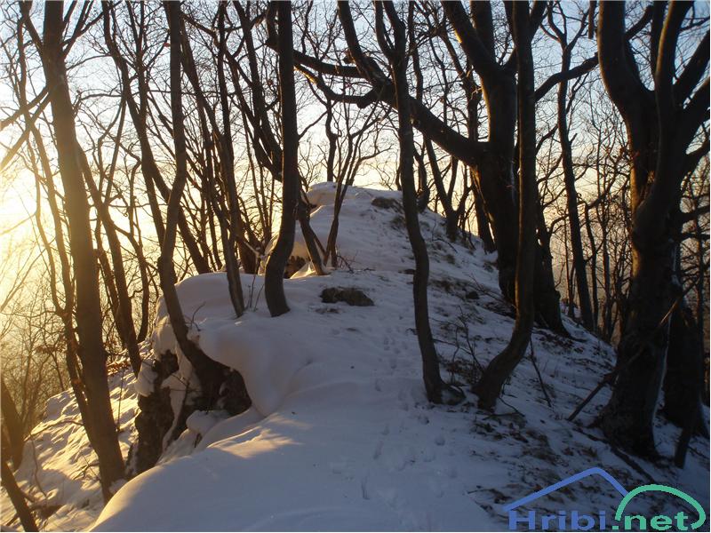 ...Dreveniška gora - Dan je počasi jemal slovo in ker je bilo Silvestrovo tudi leto 2011...