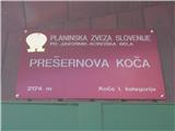 Prešernova koča na višini 2174 metrov