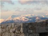 pogled na Matajur in v ozadju Kaninsko pogorje