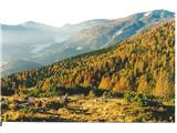 Zlata jesen pod Raduho s pogledom na dolino Podvolovjek